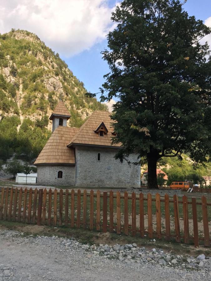 Bujtina Pllumi Theth Bed and Breakfast Eksteriør billede