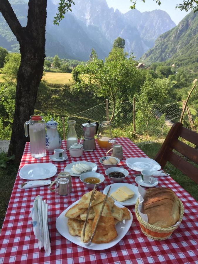 Bujtina Pllumi Theth Bed and Breakfast Eksteriør billede