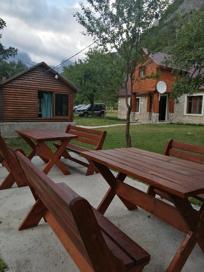Bujtina Pllumi Theth Bed and Breakfast Eksteriør billede