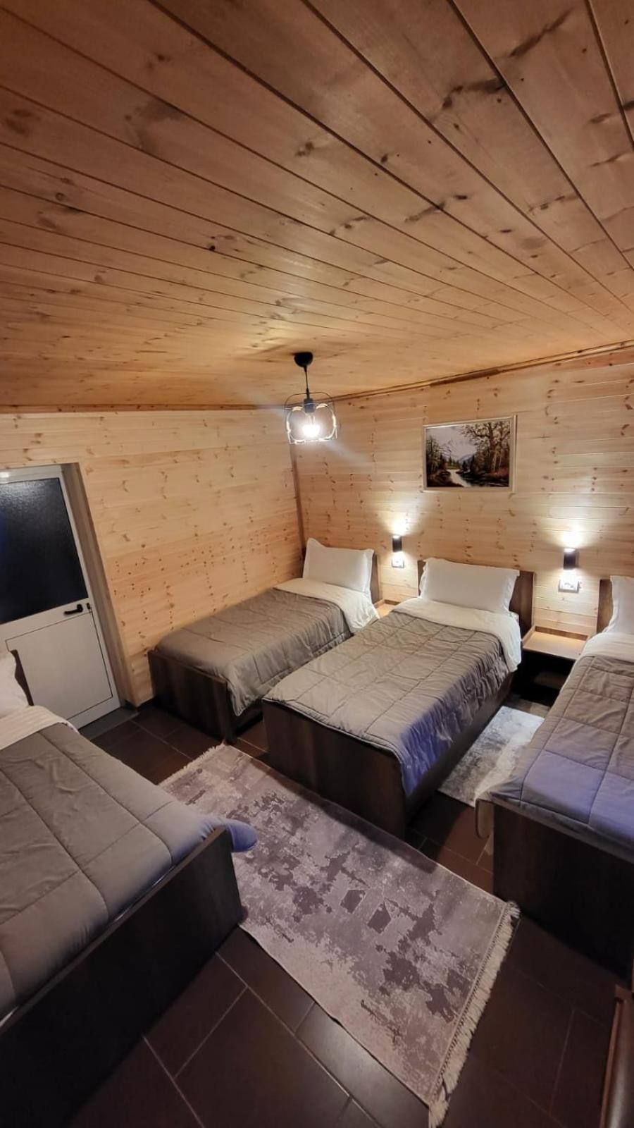 Bujtina Pllumi Theth Bed and Breakfast Værelse billede